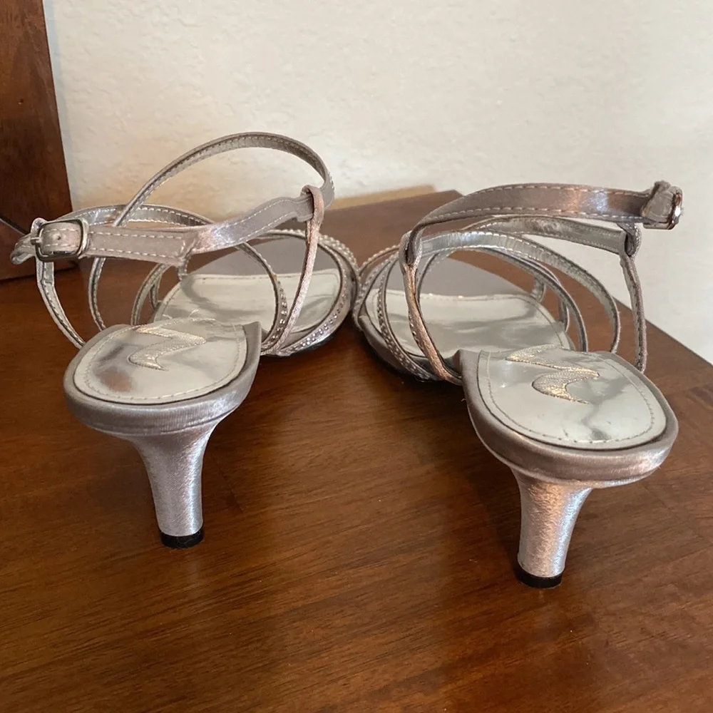 Nina Strap Heels Open Toes Sandals Silver Color Size 8.5 M